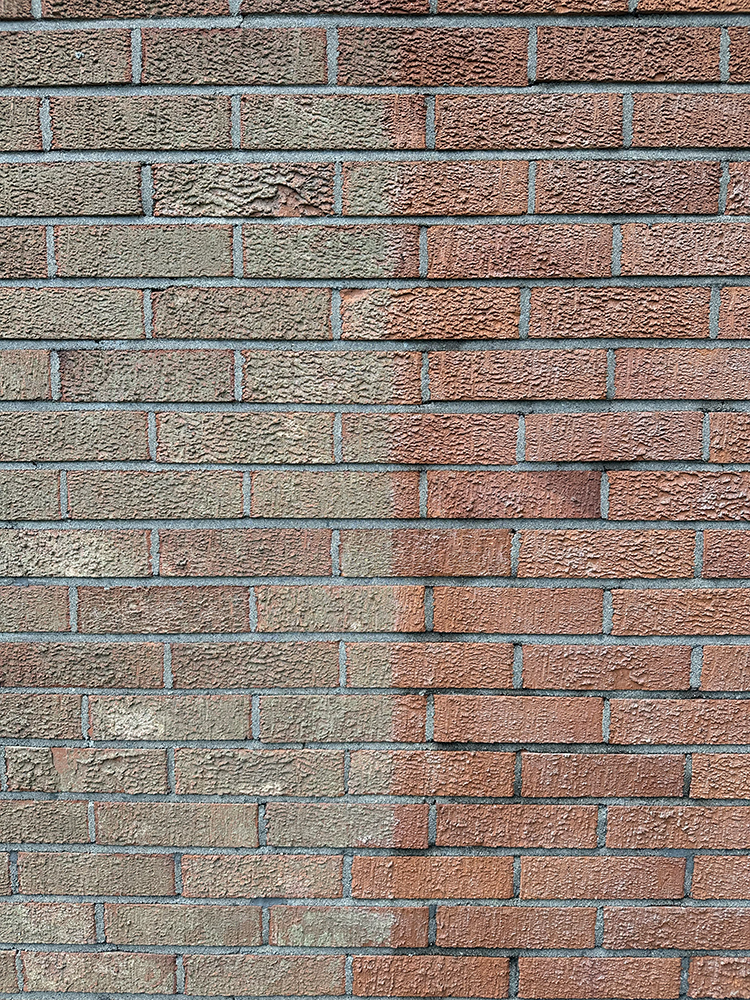 Tiiliseinän puhdistus kuivajäällä.